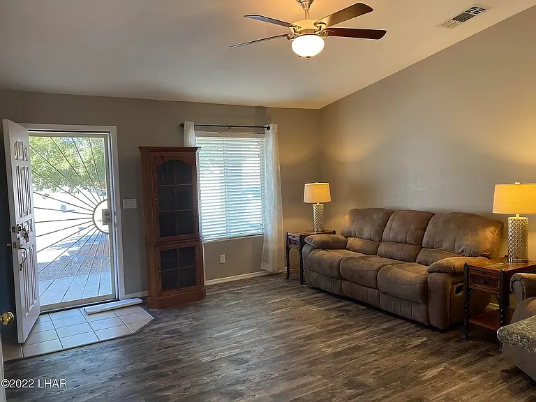 2660 Huntington Dr — Photo 3