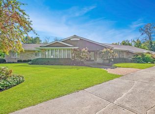 7946 N Fairchild Rd, Fox Point, WI 53217