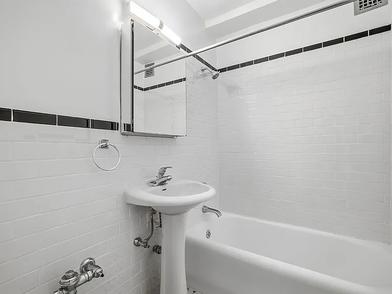 310 E 44th St #518 — Photo 8