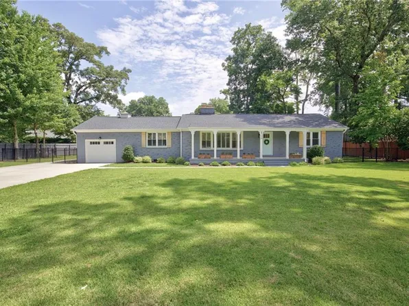 4716 Hermitage Rd, Virginia Beach, VA 23455