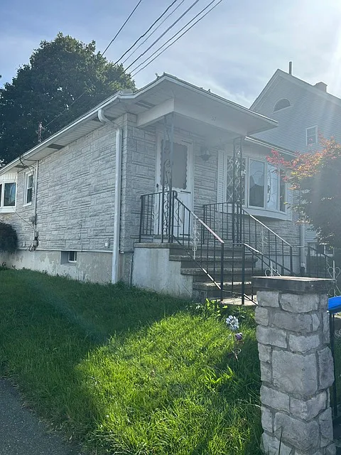 3 bed, 1000 sqft, $2,250 — Photo 1