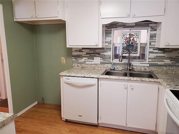 3rd image of 411 N Plantation Blvd