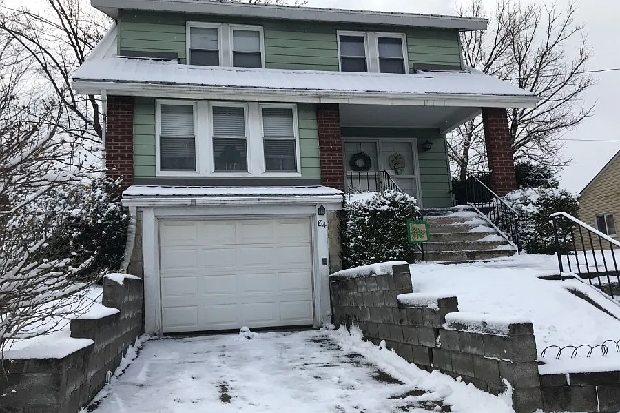 84 Brown St photo 1