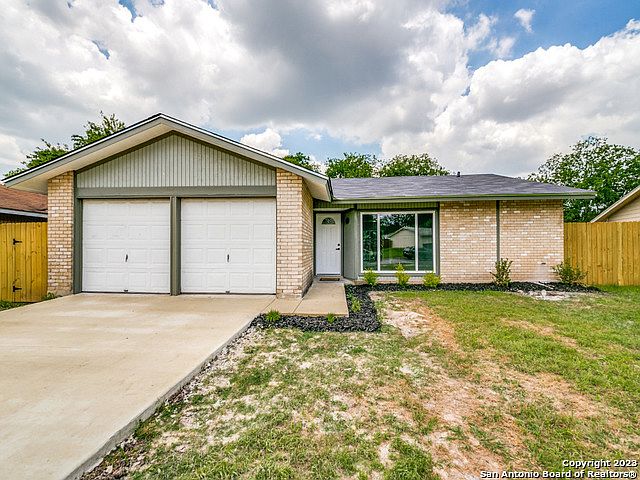1st image of 935 SADDLEBROOK DR