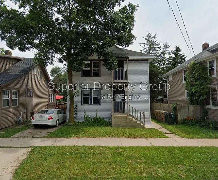 2 bed, 1.0 bath, 700 sqft, $1,350 — Photo 1