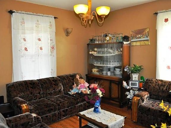 1st Floor Living Room