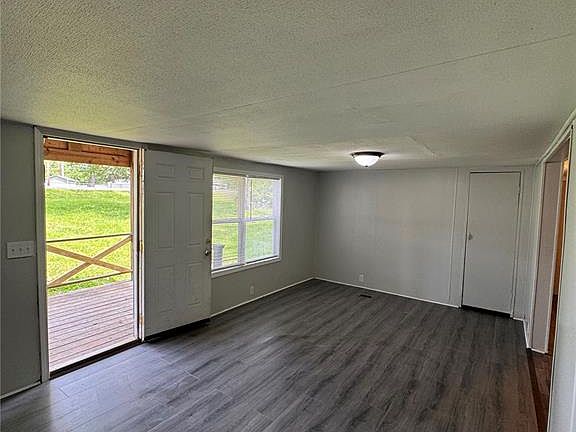 3rd image of 20017 Hartford Rd