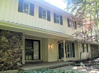 3N823 Wild Rose Rd, St Charles, IL 60174