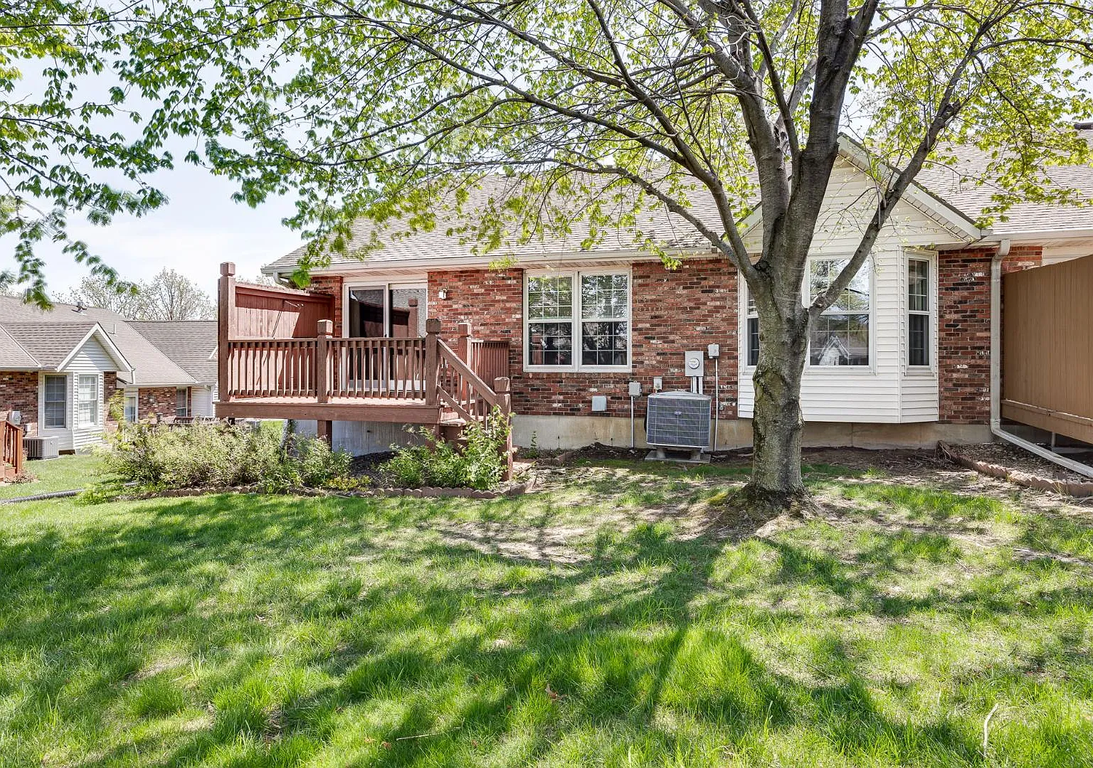 2216 Berkshire Dr - 2216 Berkshire Dr. — Photo 2