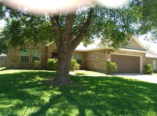 4 Lobo Ct, Angleton, TX 77515
