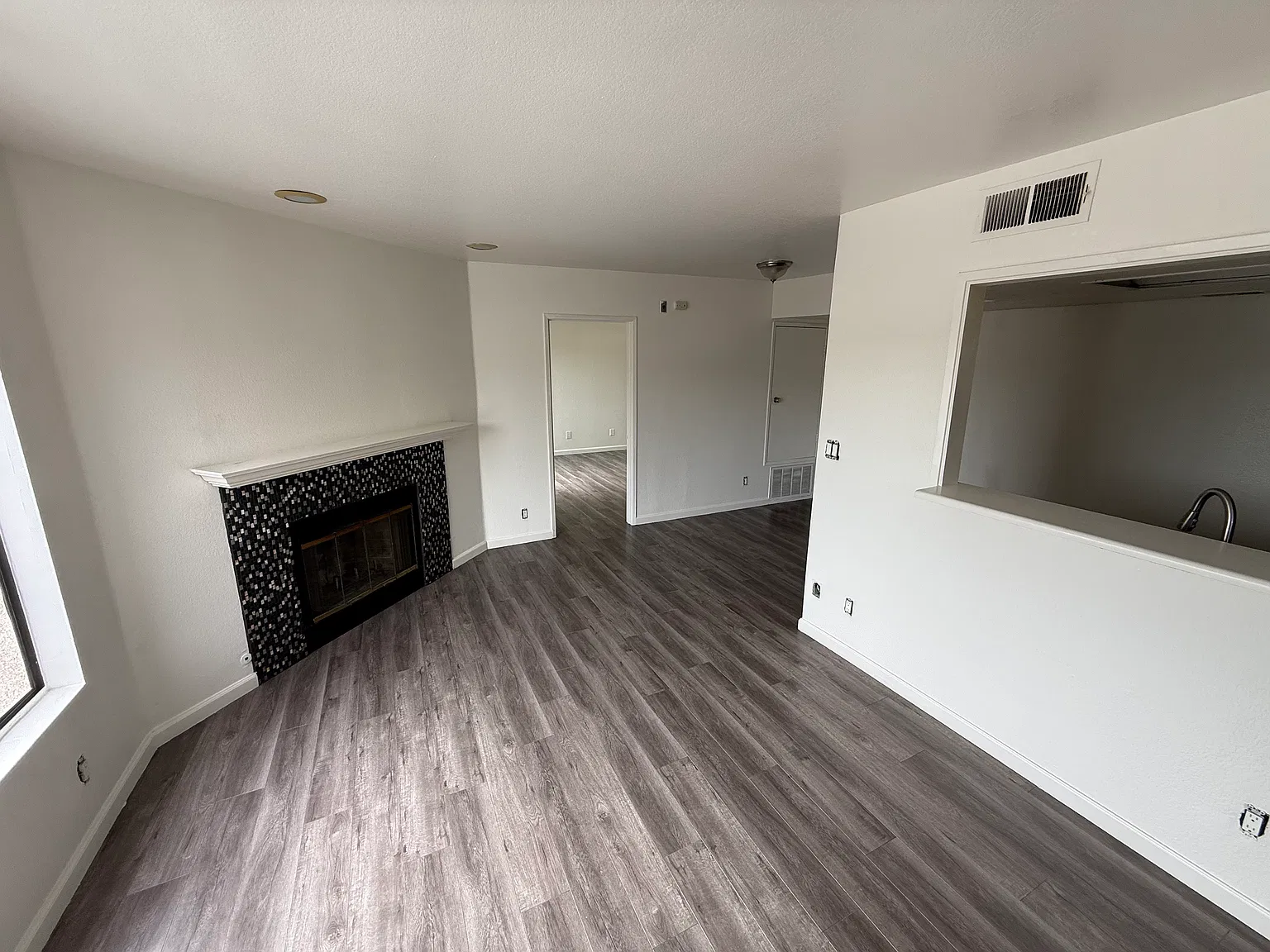 2 bed, 800 sqft, $2,350 — Photo 2