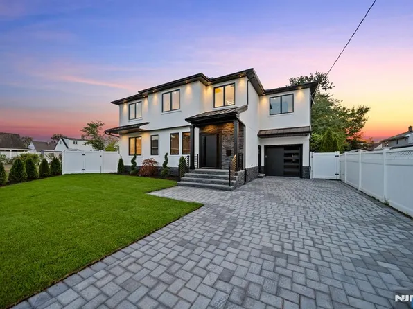 5 Wilson Ct, Saddle Brook, NJ 07663