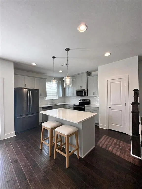 3 bed, 2.5 bath, 1750 sqft, $2,050 — Photo 1