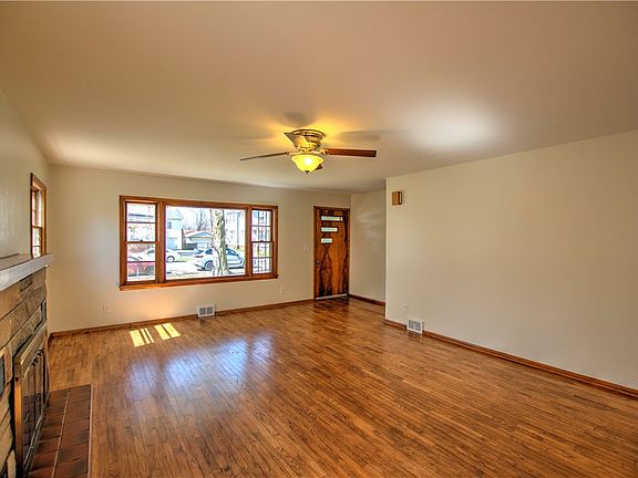 5th image of 116 S Walnut St