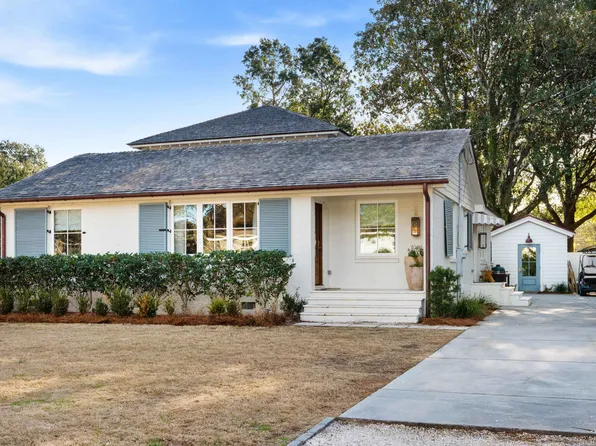 12 Ellen Ave, Mount Pleasant, SC 29464