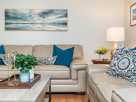 3rd image of 6940 Roswell Rd #B-4