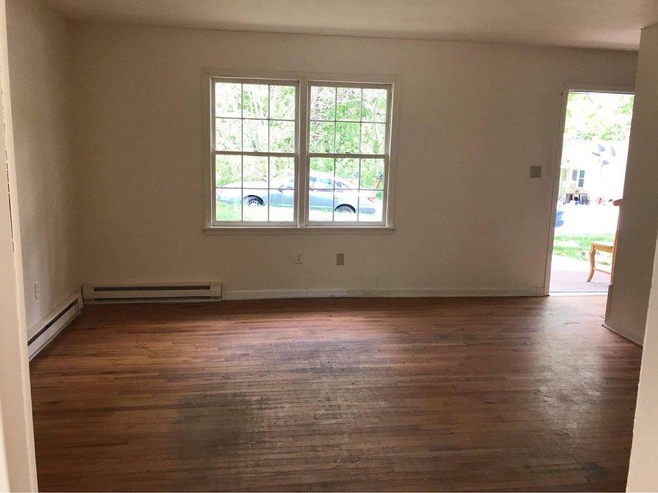1st image of 141 Old Main St #7