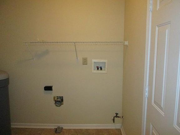 4th image of 404 Leffler Dr