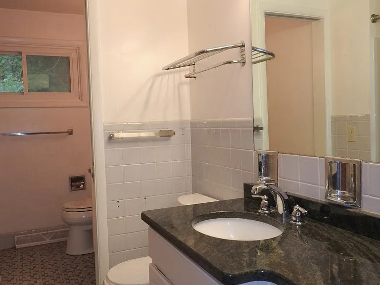 504 Hillsboro Pkwy — Photo 12