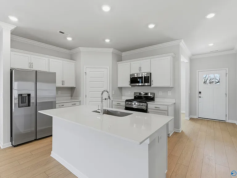 305 Pond Spring Dr — Photo 4