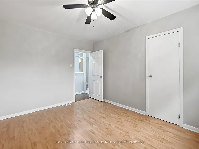 196 Ray St N — Photo 12