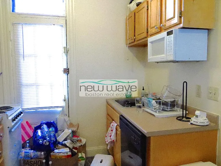 102 Queensberry St #13 — Photo 7