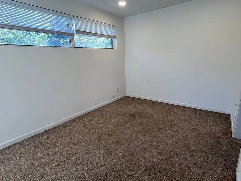 4455 NE Palmetto Dr — Photo 12