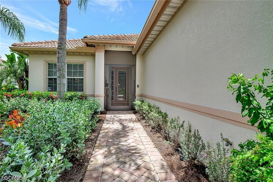 2 bed, 2.0 bath, 1560 sqft, $8,500 — Photo 2