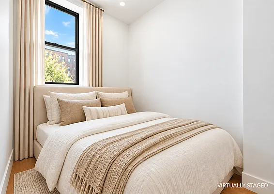 Bedroom, photo 1