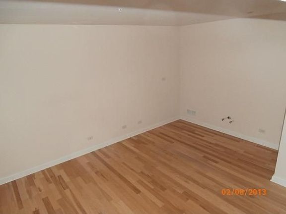 3rd image of 104 S Myrtle Ave #104