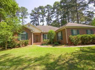 301 W Hedgelawn Way, Southern Pines, NC 28387