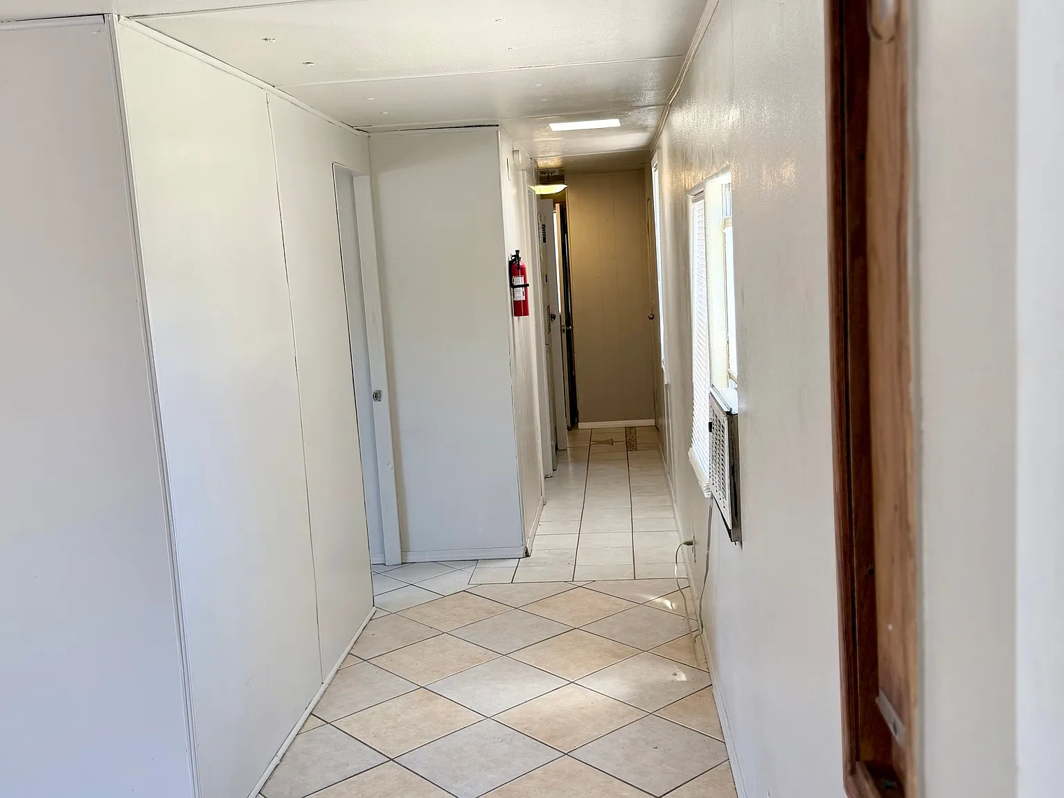 3 bed, 1.0 bath, 800 sqft, $1,600 — Photo 4