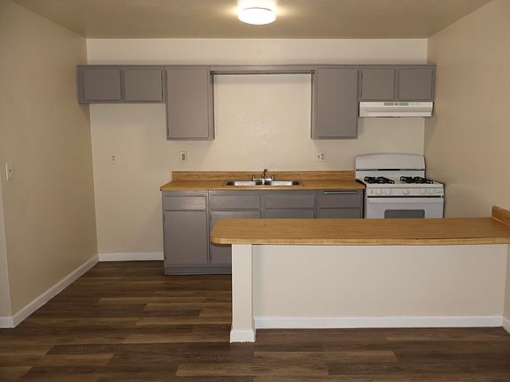 4th image of 18492 Montezuma St #21