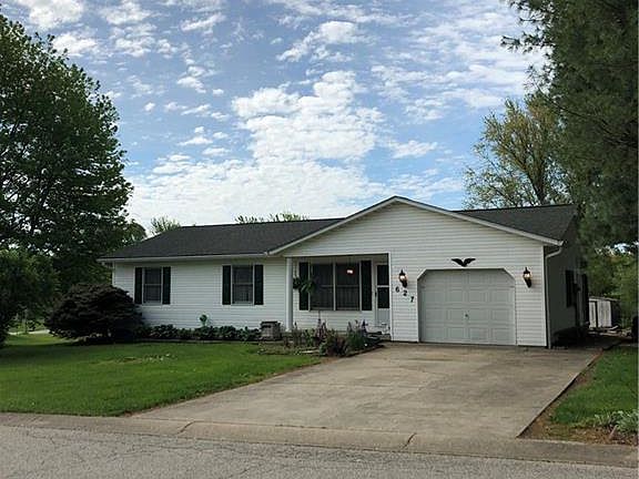 2nd image of 627 W Apache Dr