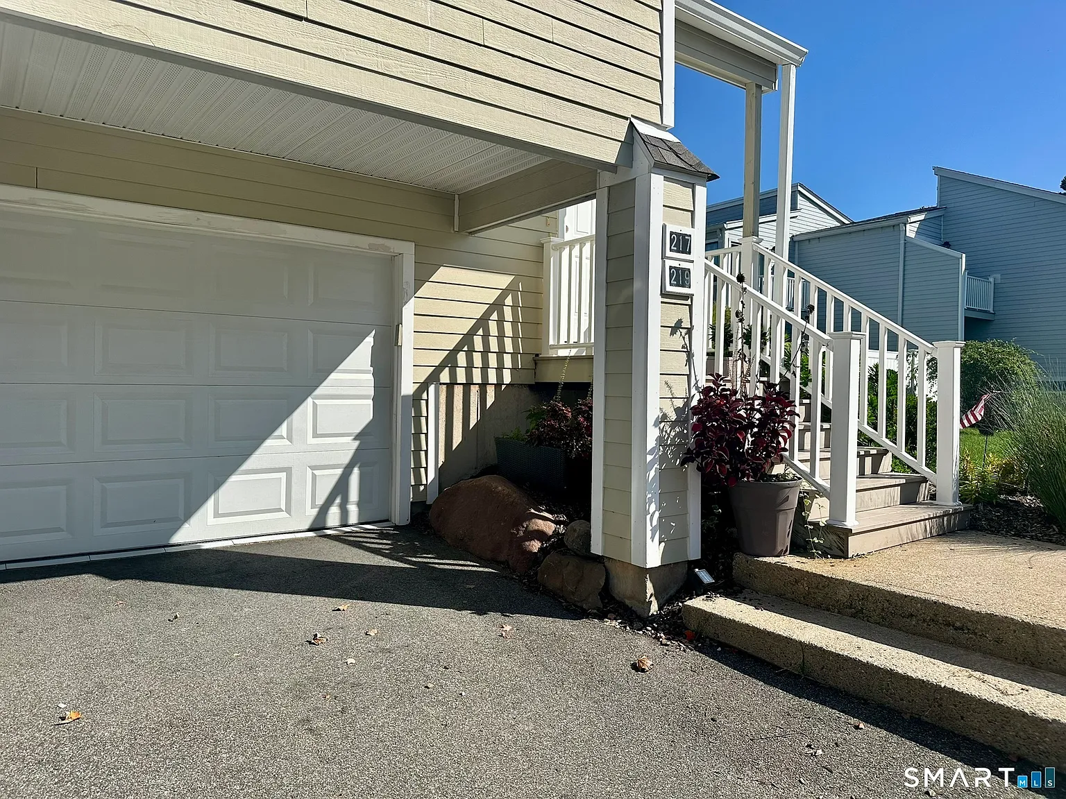 2 bed, 2.0 bath, 997 sqft, $3,000 — Photo 3