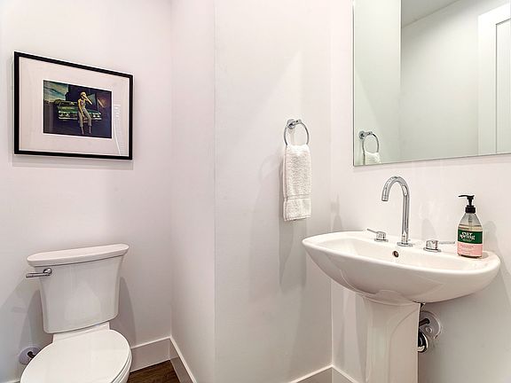 4th image of 1561 Carmelina Ave #12405
