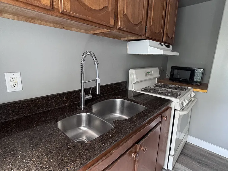 718 S Yakima Ave #3 — Photo 11