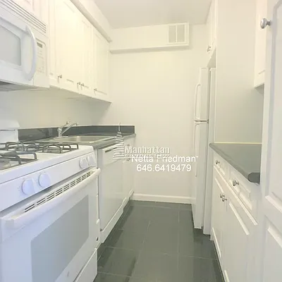 Rented by Manhattan Connection | media 32