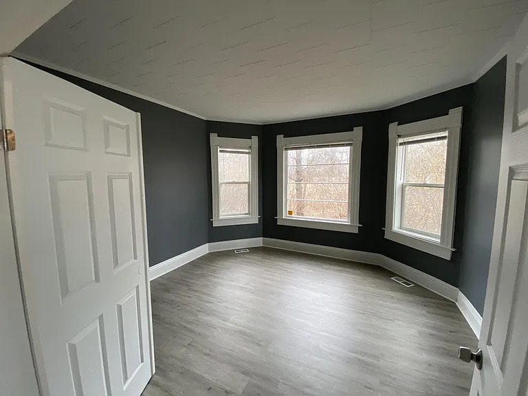 1601 N McKinley Ave — Photo 4