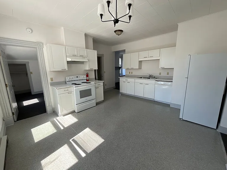 511 E Chestnut St — Photo 31