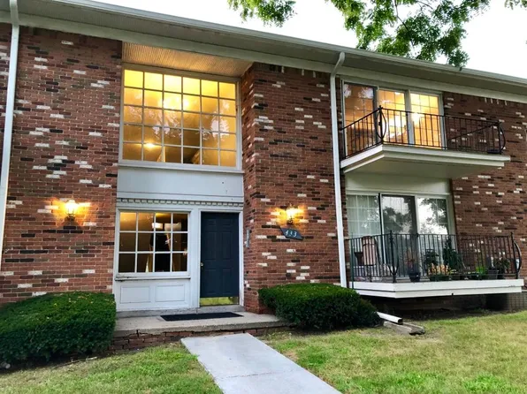 433 Fox Hills Dr S #6, Bloomfield Hills, MI 48304