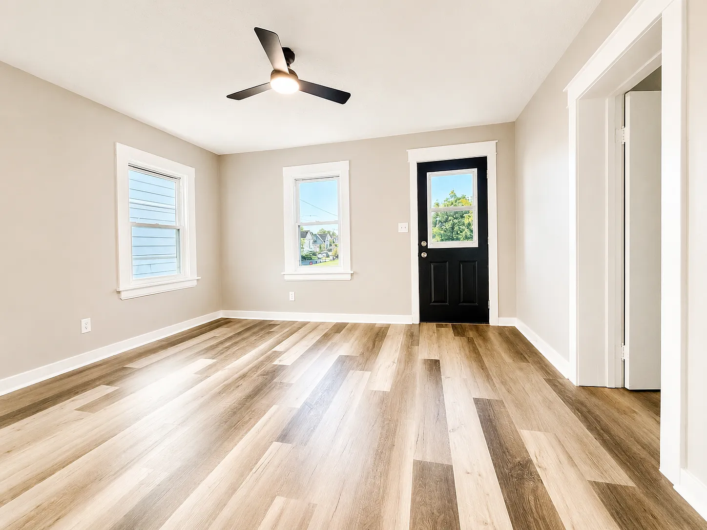 3 bed, 1100 sqft, $1,950 — Photo 2