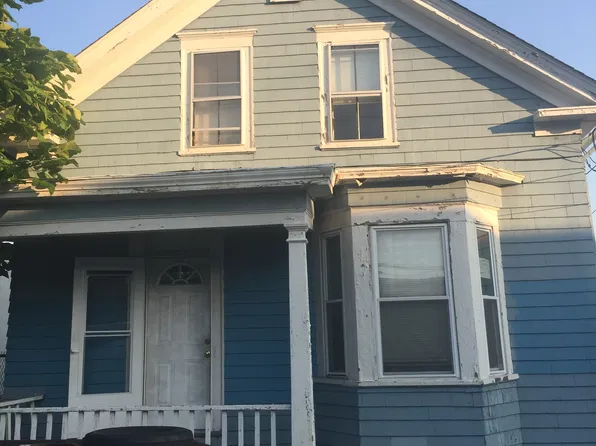 7 Gwinnett Ct, Providence, RI 02907