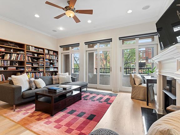 4th image of 3842 N Southport Ave APT I