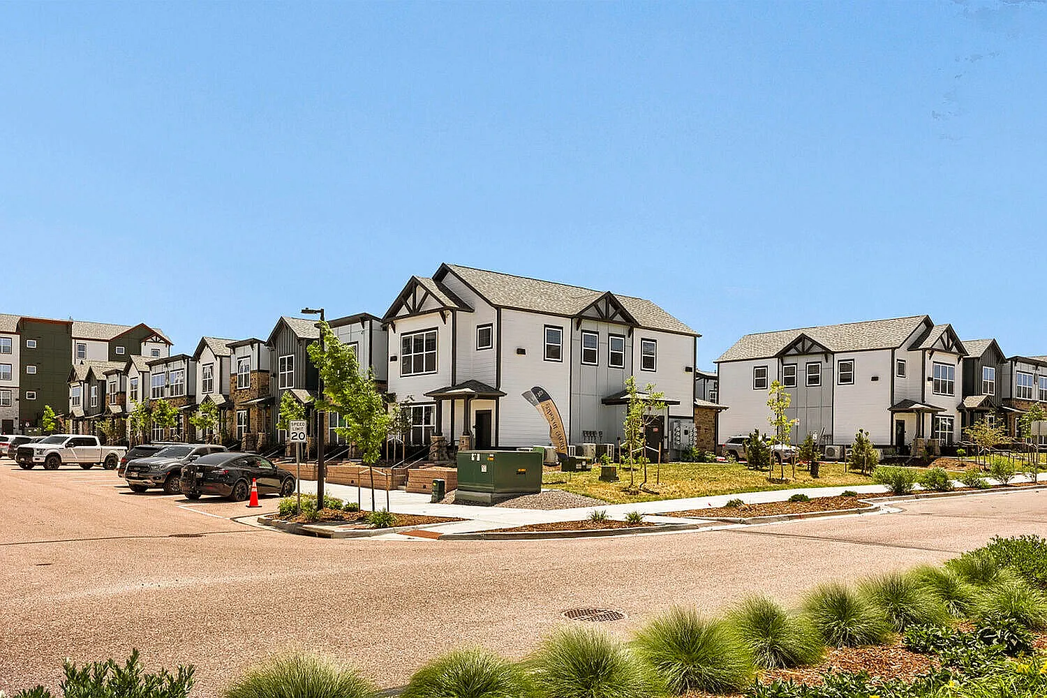 Ara Townhomes and Flats — Photo 4