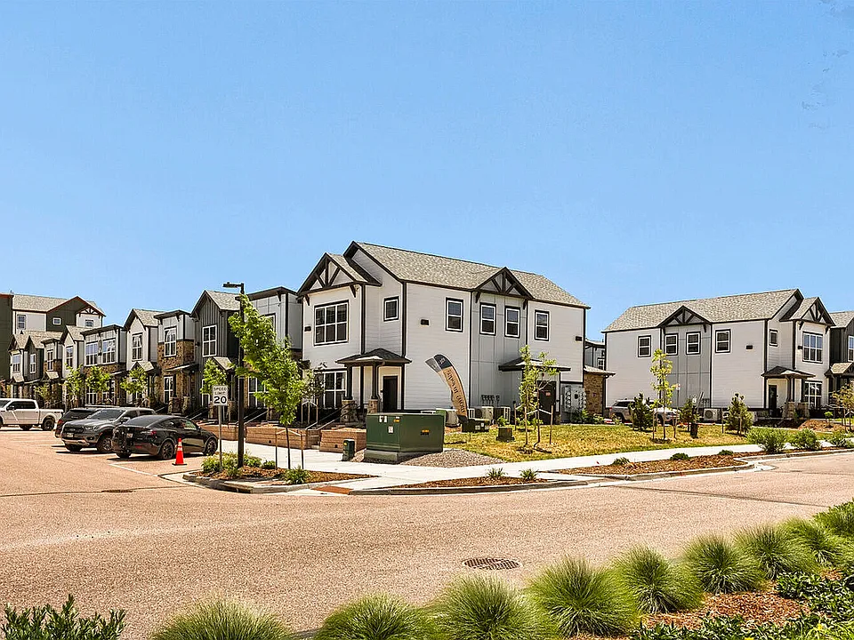 Exterior | Ara Townhomes & Flats