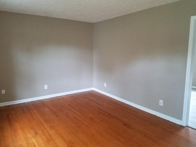 2nd image of 302 Fleetwood Dr APT 2