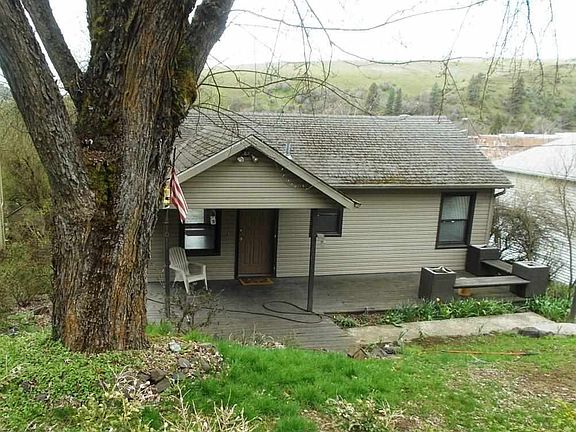 3rd image of 1011 N Park St