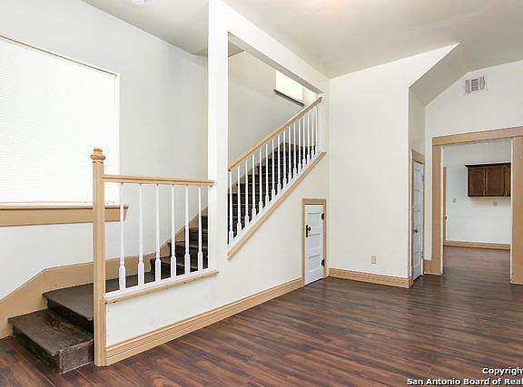 3rd image of 213 Lotus St