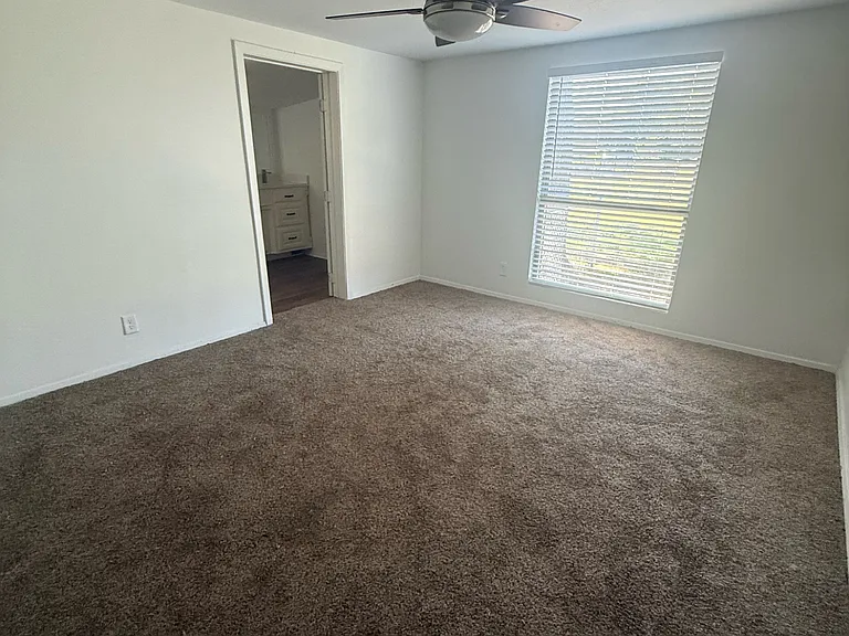 819 N Paddock St — Photo 2